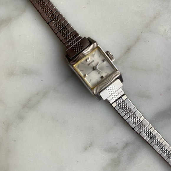 Vintage Seiko Tank Watch Petite Mechanical Watch Women Silver 11-3210 - Picture 3 of 10